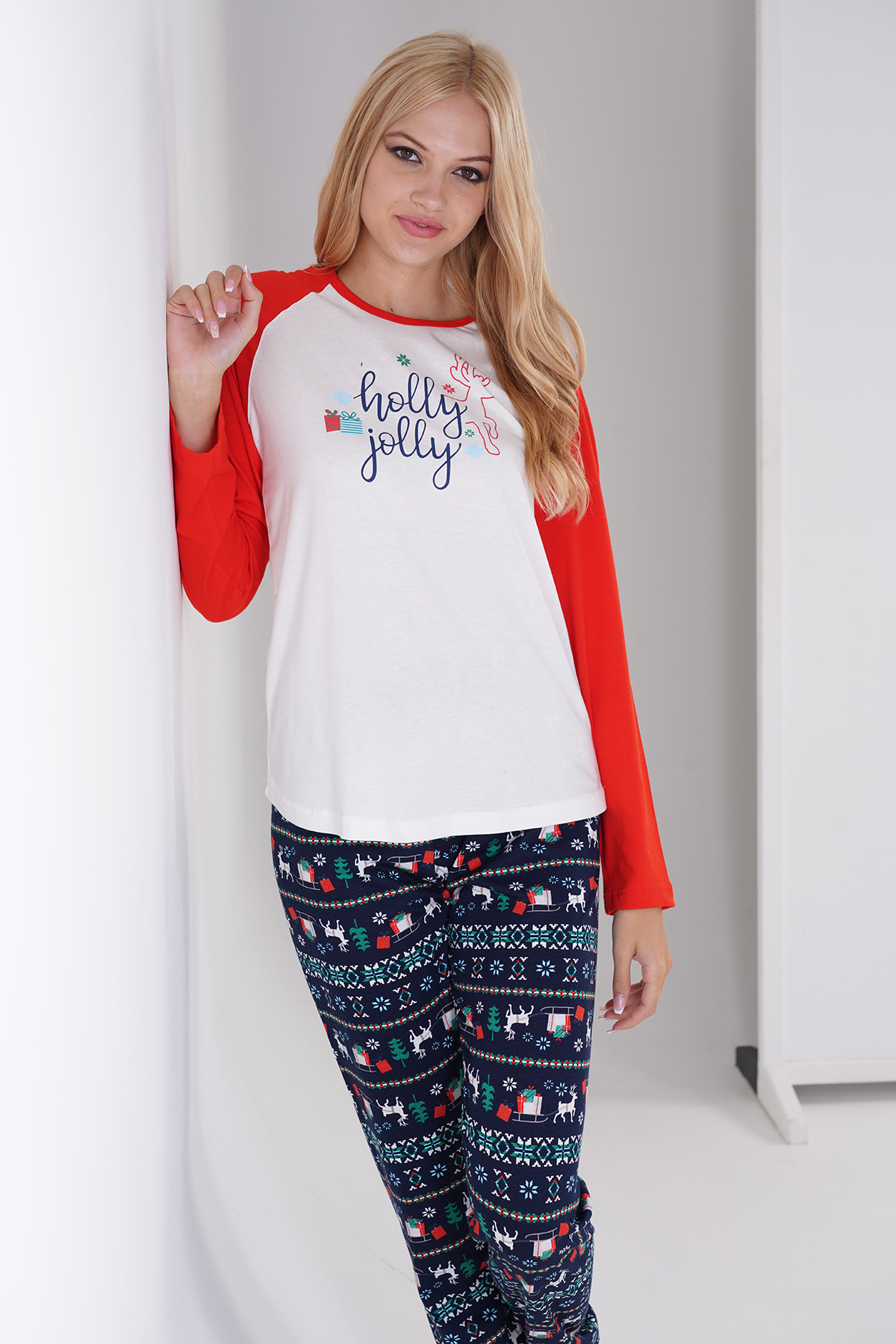 Woman Holly Jolly Christmas Pyjama Set