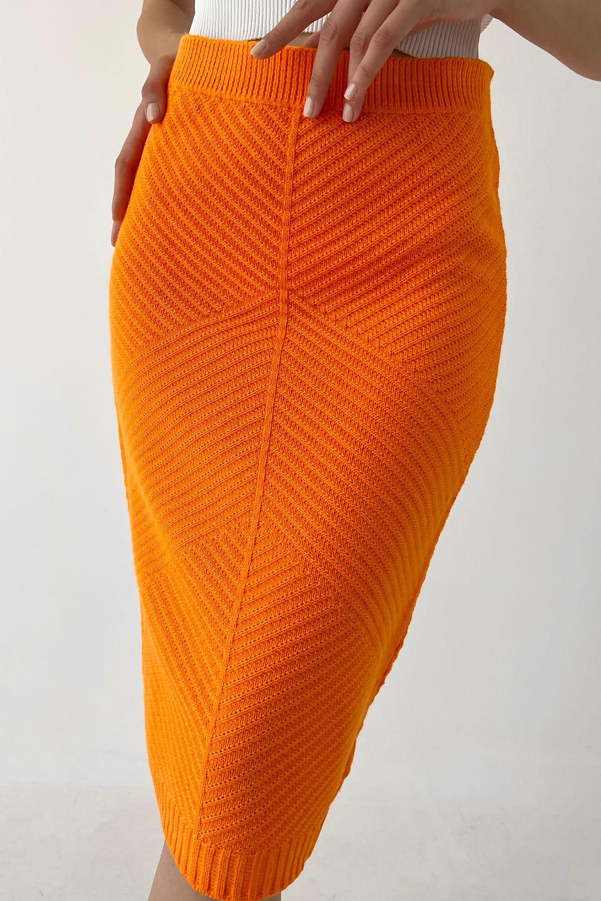 Woman Leaf Pattern Skirt